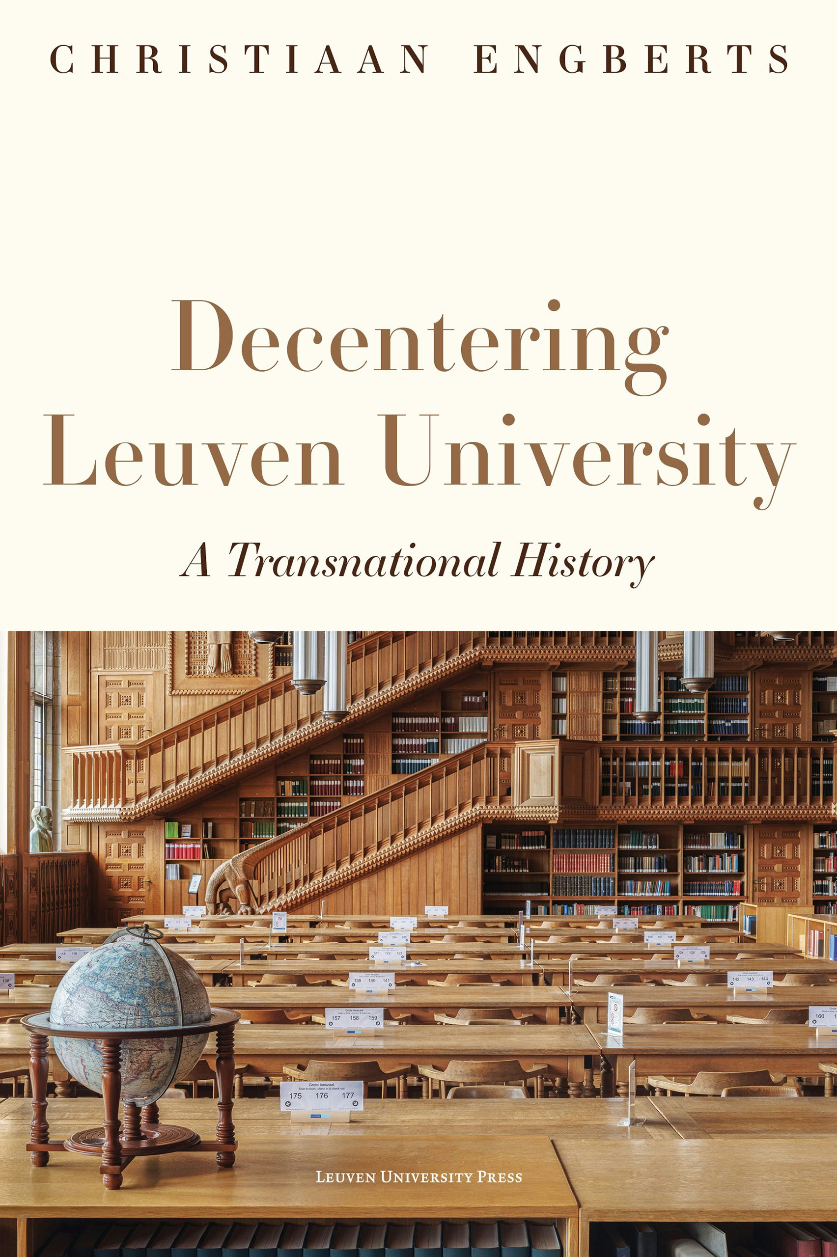 LEUVEN UNIVERSITY 1425-1985 記念書籍 Decentering Leuven University by Christiaan Engberts | Paperback